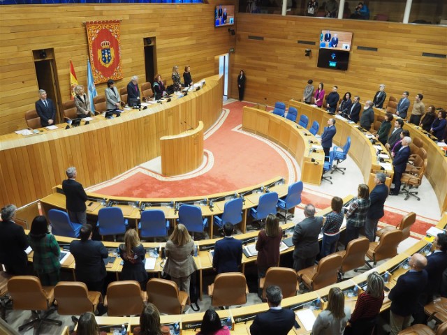 Minuto de silencio contra a violencia machista no Parlamento de Galicia